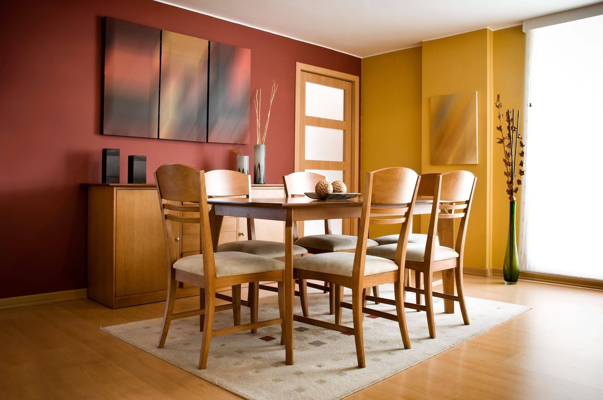 Cómo elegir los muebles auxiliares para el salón-comedor