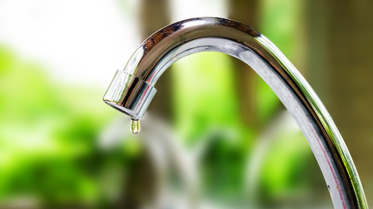 How to repair a leaking mixer tap