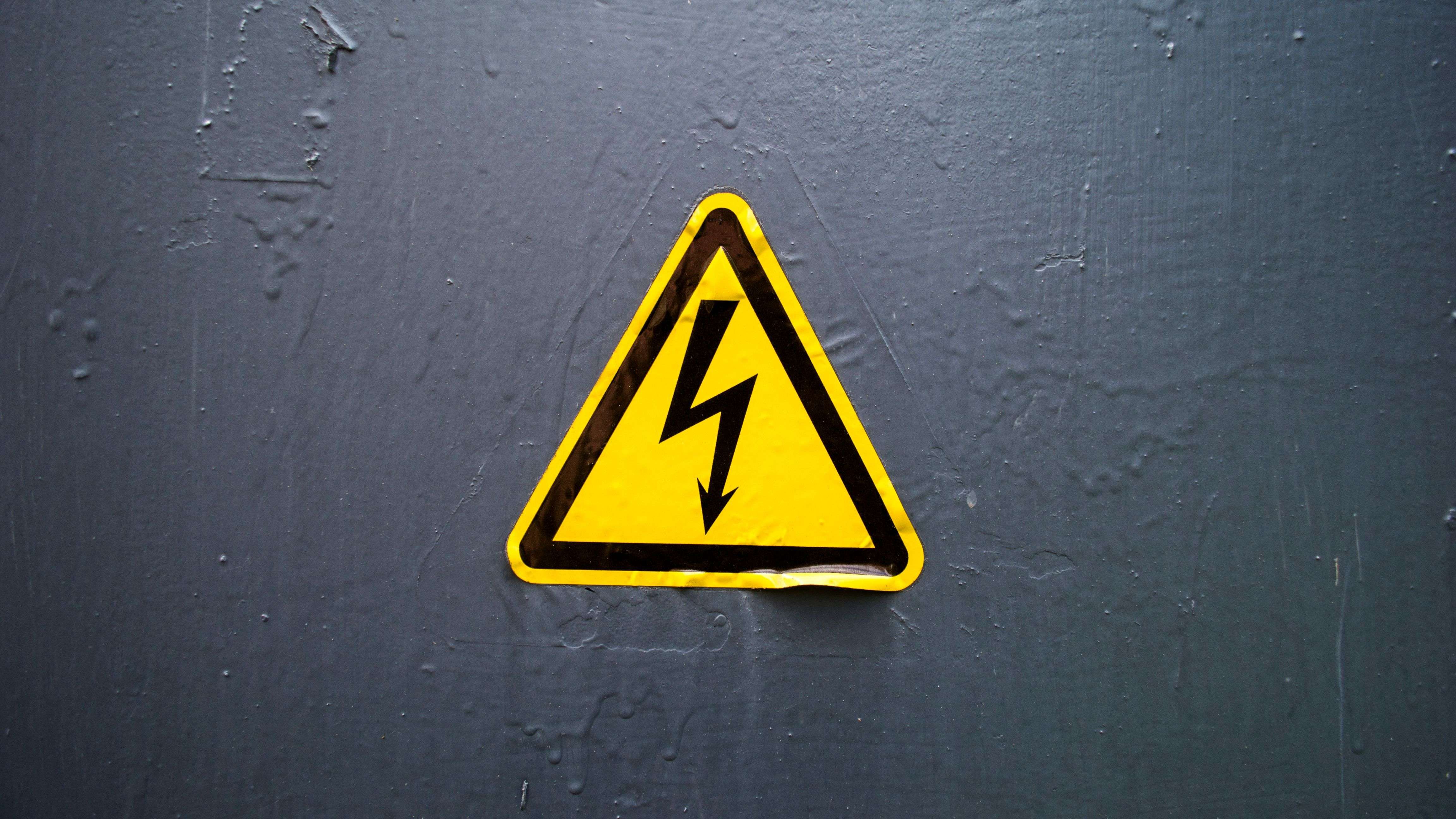 Gefahren und Risiken beim Arbeiten mit Strom