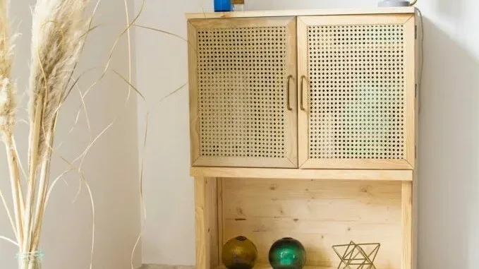 Upcycling mit Rattan: DIY-Konsole mit Wiener Geflecht