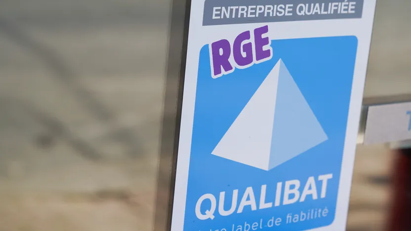 Quelle différence entre RGE et Qualibat ?