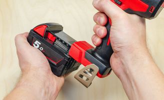 RYOBI Chargeur de voiture 18V One+ Lithium-ion RC18118C