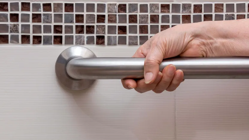 Cómo elegir accesorios de seguridad en el baño