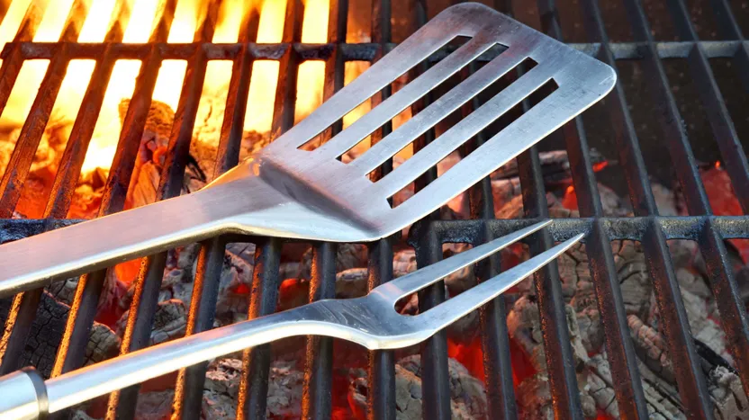 Accessoires de barbecue : les indispensables pour cuisiner et nettoyer
