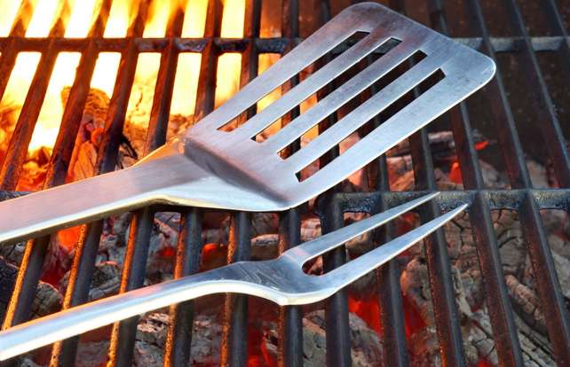 Accessoires de barbecue : les indispensables pour cuisiner et nettoyer