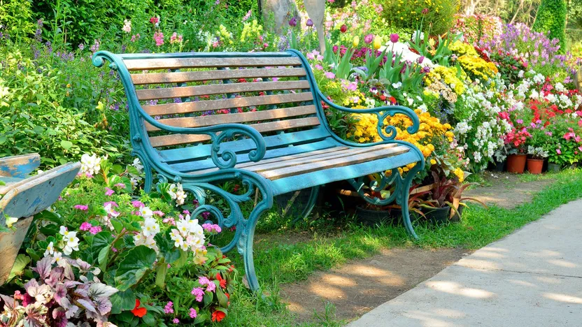 Come scegliere una panchina da giardino