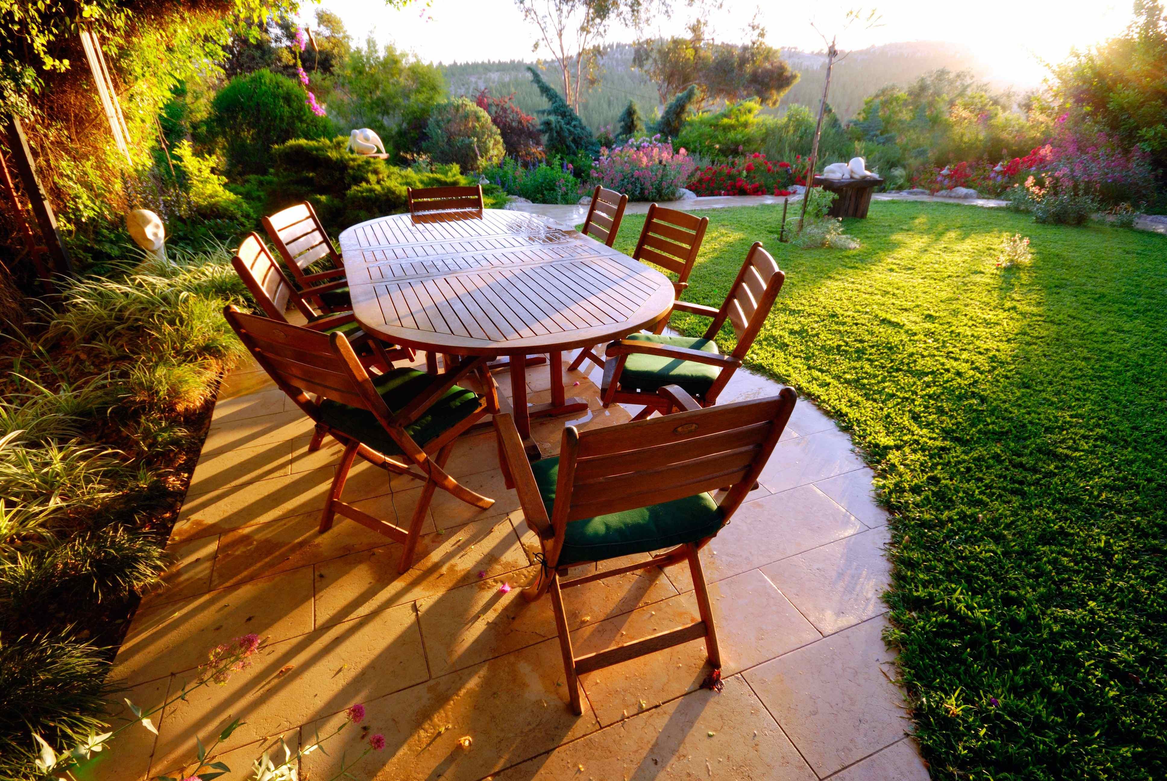Salon de jardin pas cher : du mobilier d'extérieur en résine, bois -  Côté Maison