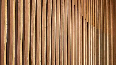 ¿Cómo construir un tabique de separación de listones, con un arcón integrado?