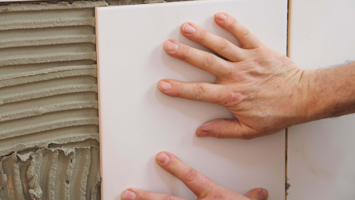 How to tile a bathroom wall