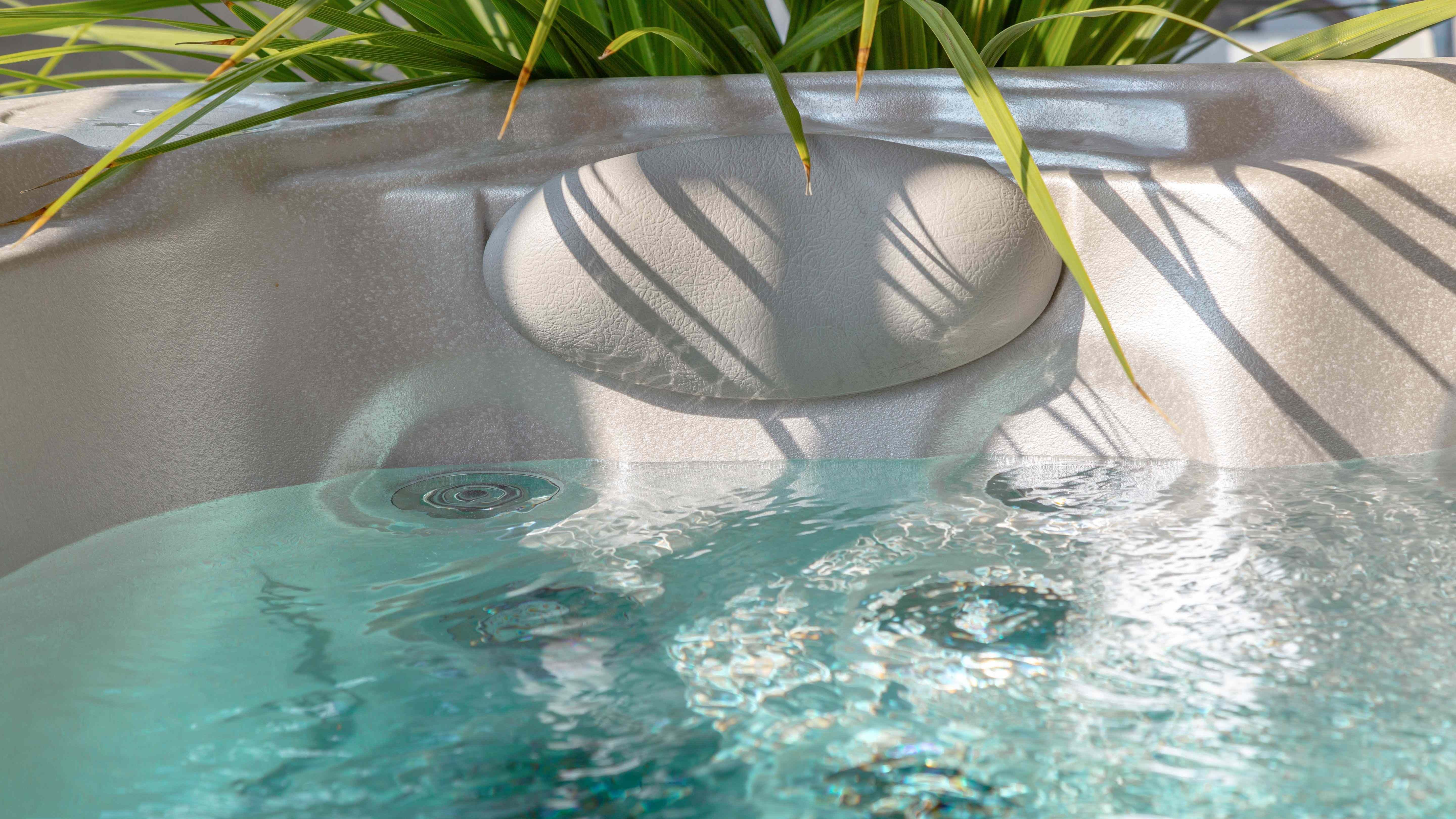 Todo lo que debes saber antes de instalar una bañera de hidromasaje en tu  terraza o jardín - Foto 1