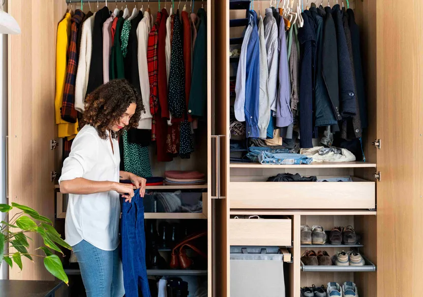 So finden Sie den richtigen begehbaren Kleiderschrank