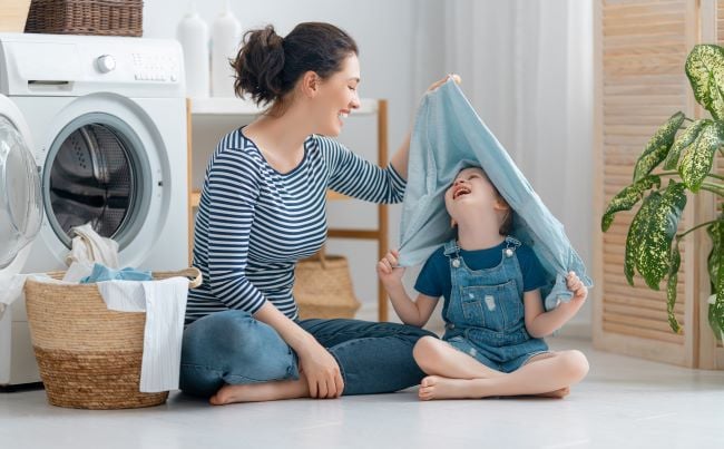 8 proposte ingegnose per allestire un angolo lavanderia usando mobili da  sistemare sopra la lavatrice