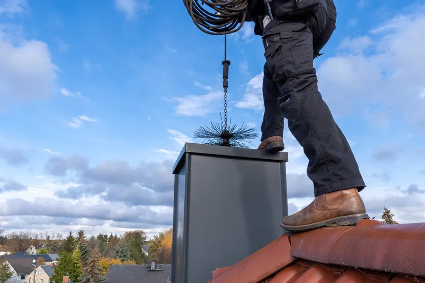 ¿Cómo deshollinar una chimenea?