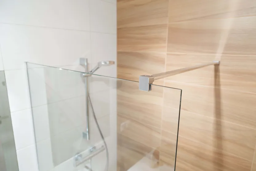 So finden Sie die richtige Haltestange für die Dusche