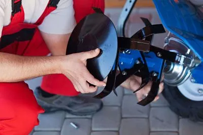 ¿Cómo mantener una motoazada o motocultor?
