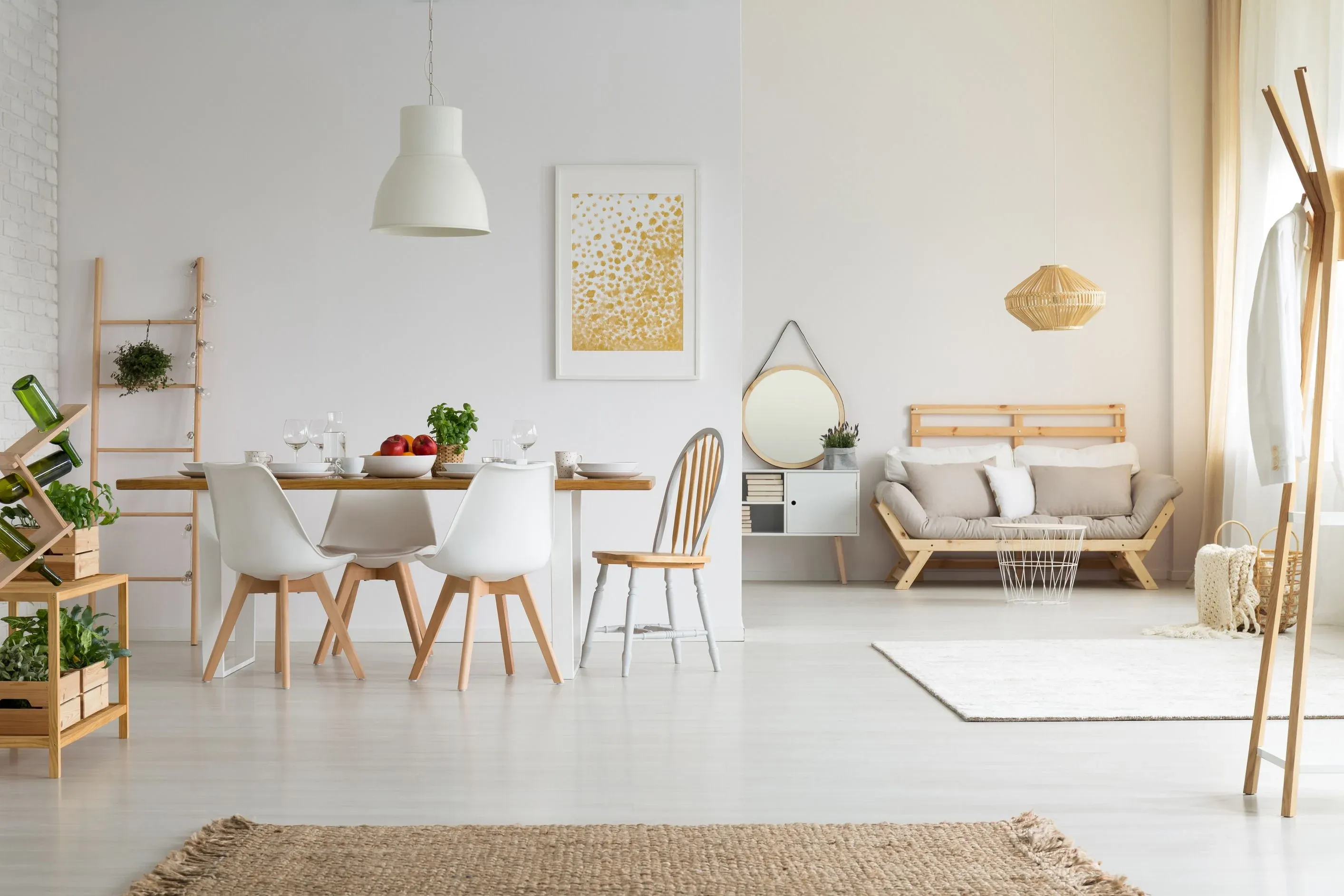 Recibidor nórdico madera y blanco. Muebles estilo escandinavo.