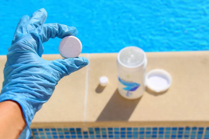 ¿Cómo elegir cloro para una piscina?