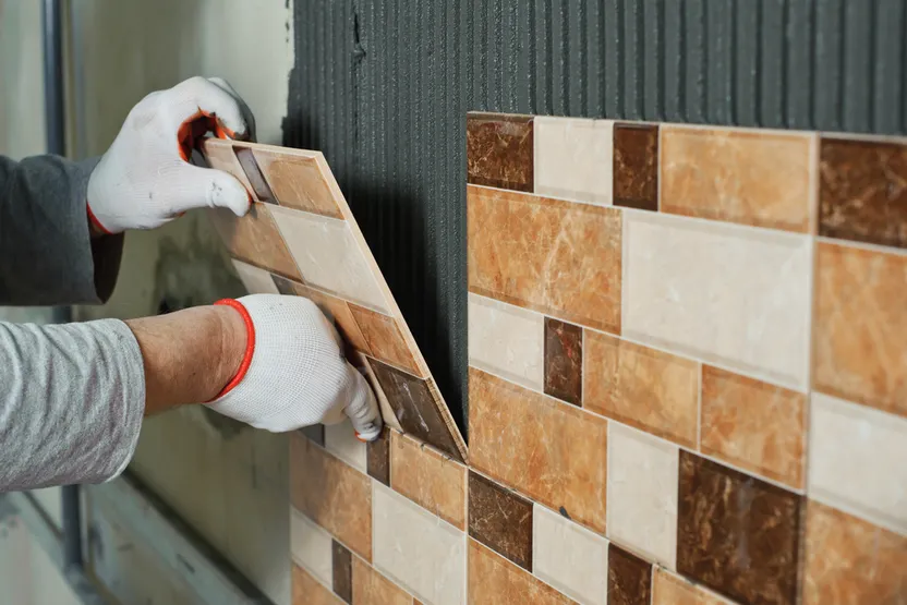 Comment poser un carrelage mural