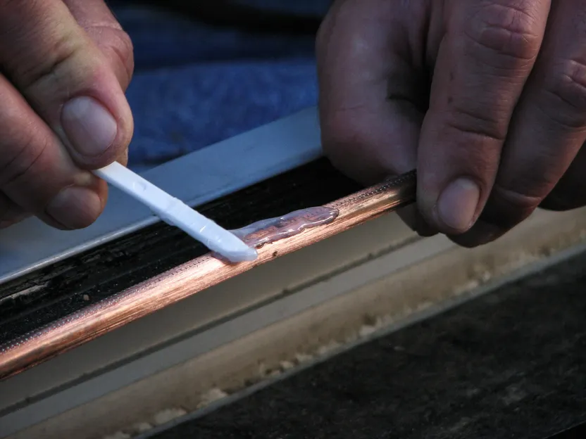 How to repair leaks in copper pipe