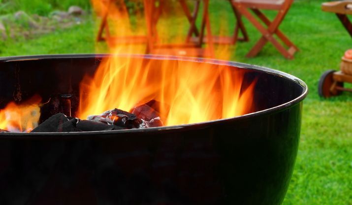 Fond De Charbon De Bois Pour Barbecue Avec Flammes