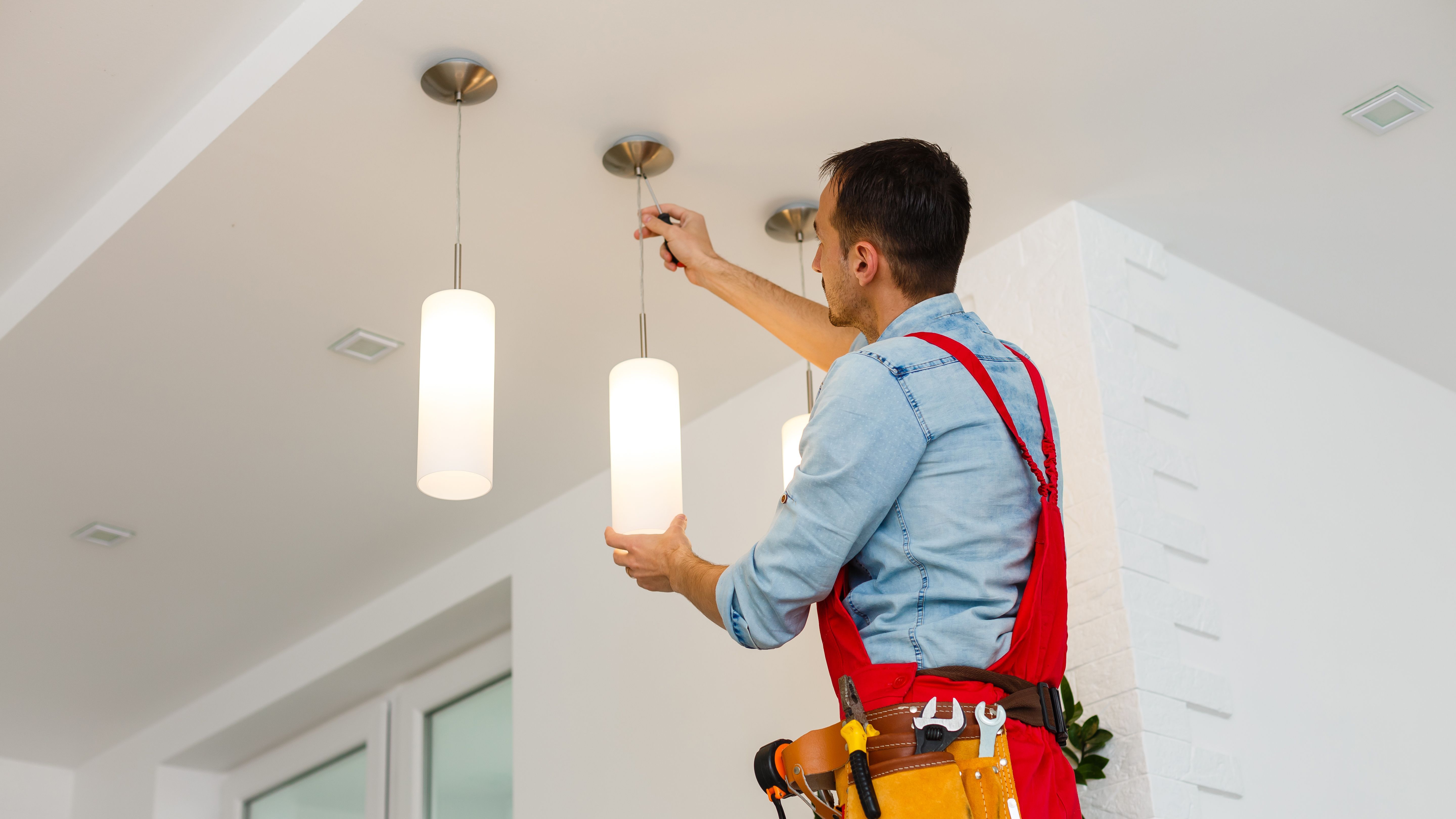 Installing store ceiling light