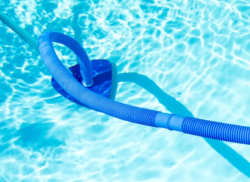 ¿Cómo elegir un aspirador o limpiafondos de piscina?