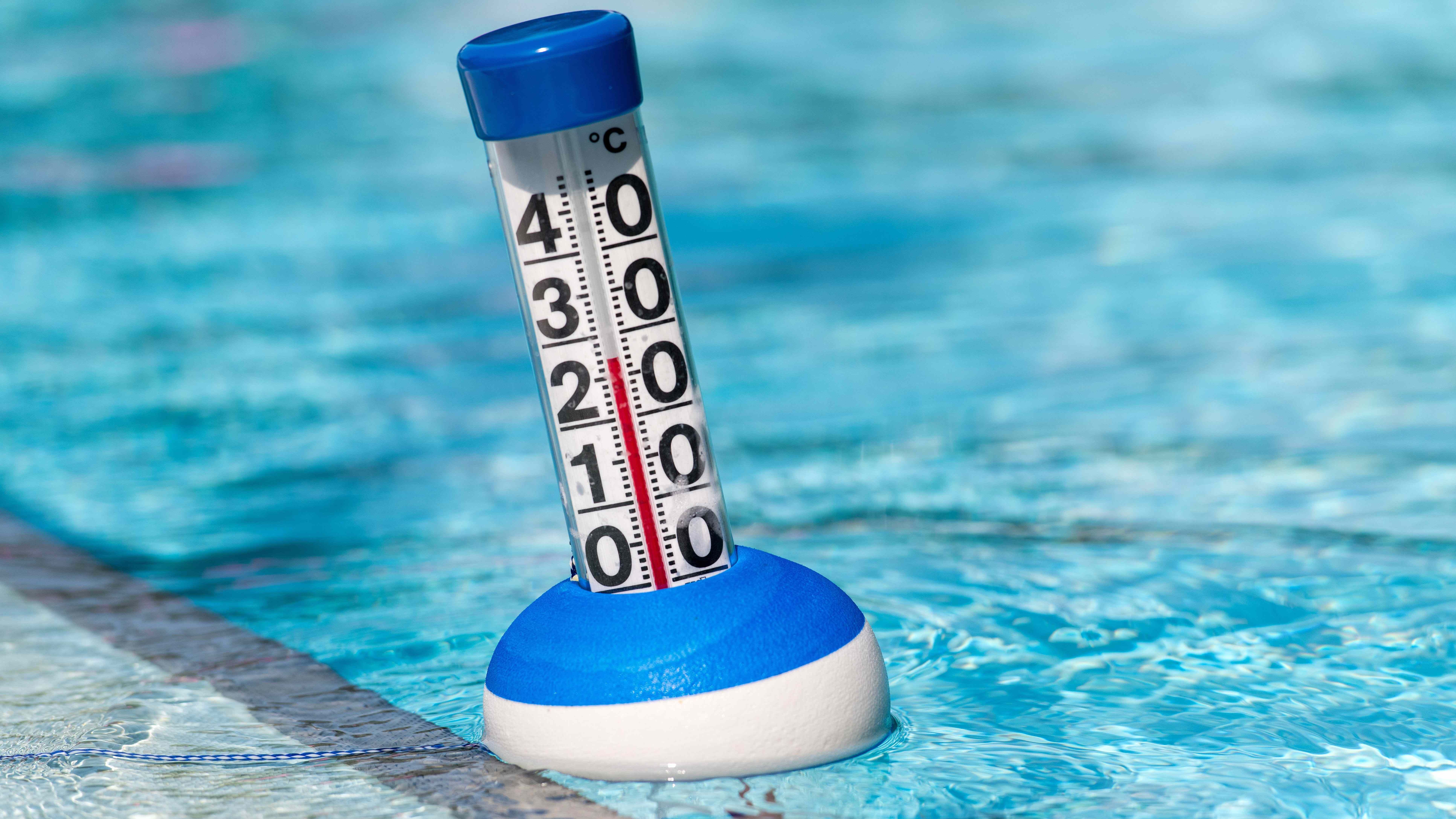 Comment chauffer l'eau de la piscine ? Comparatif des systèmes de chauffage  de piscine
