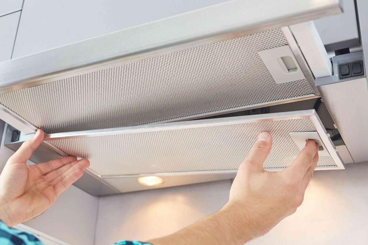 How to install a cooker hood
