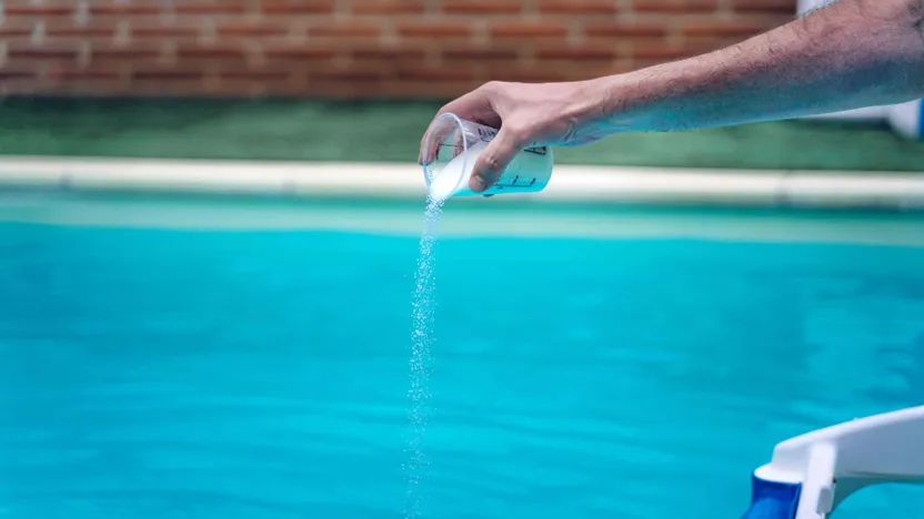 Comment ajouter du chlore dans une piscine