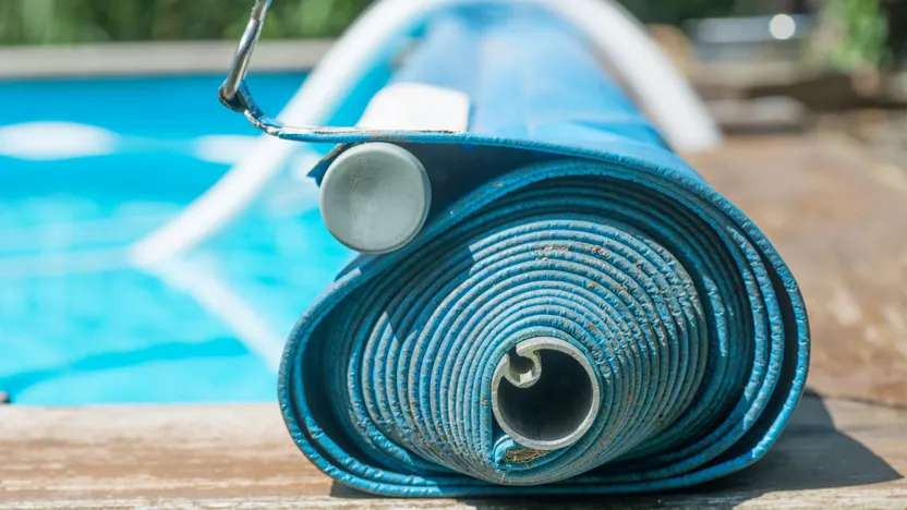 Come scegliere un telo di copertura per piscina
