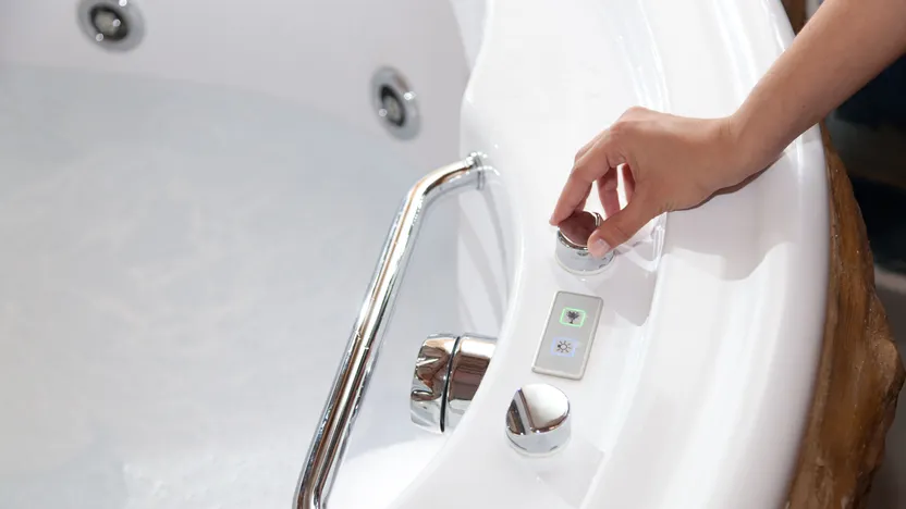 Vasca da bagno o vasca idromassaggio: scegliere tra bollicine e bagnoschiuma