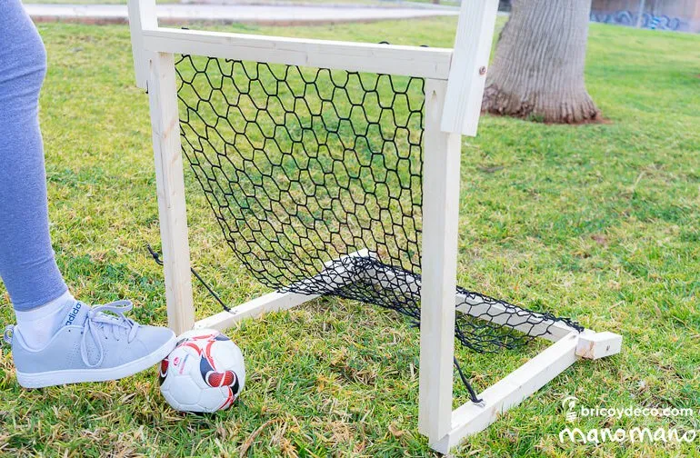 Come realizzare una mini porta da calcio, utile per tutti i giochi con racchetta