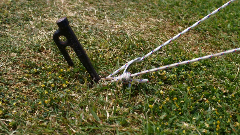 Comment fixer une serre de jardin