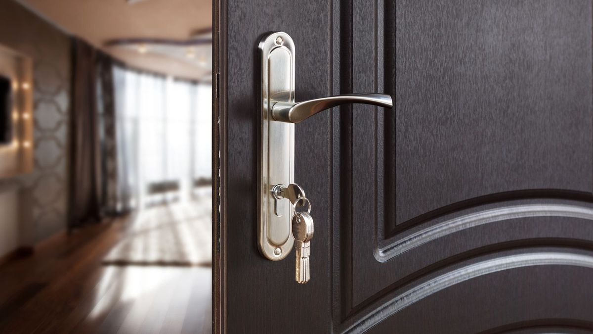 How to install a door handle