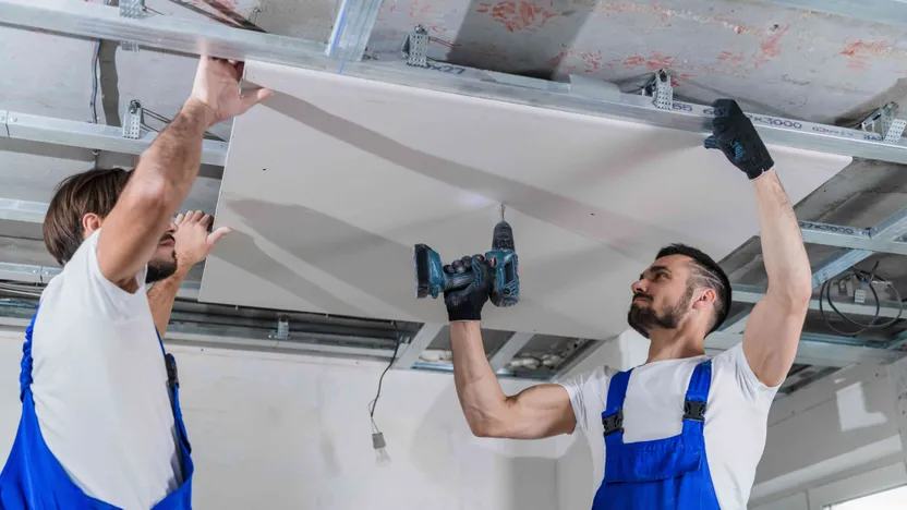 Comment poser un faux plafond sur ossature métallique