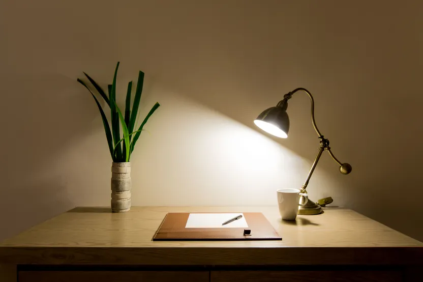 ¿Cómo elegir una lámpara de escritorio o flexo?