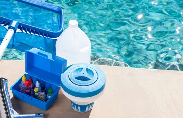 Cómo elegir los productos para limpiar una piscina