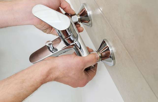 How to install a bath mixer tap