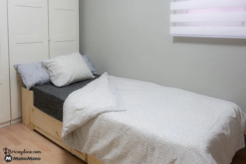 Cama plegable de madera