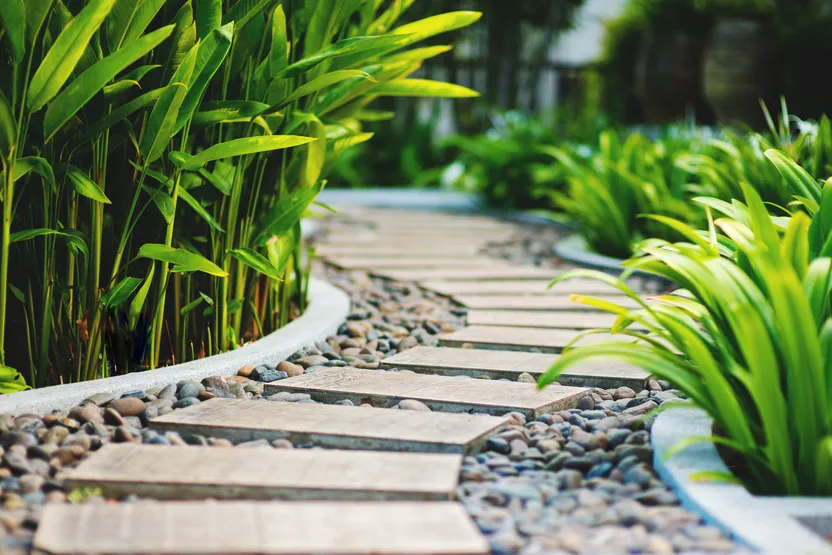 Gartenwege gestalten: 8 Ideen