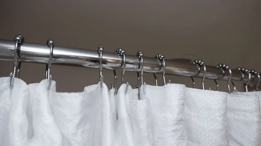 Comment choisir une barre et des anneaux pour rideau de douche