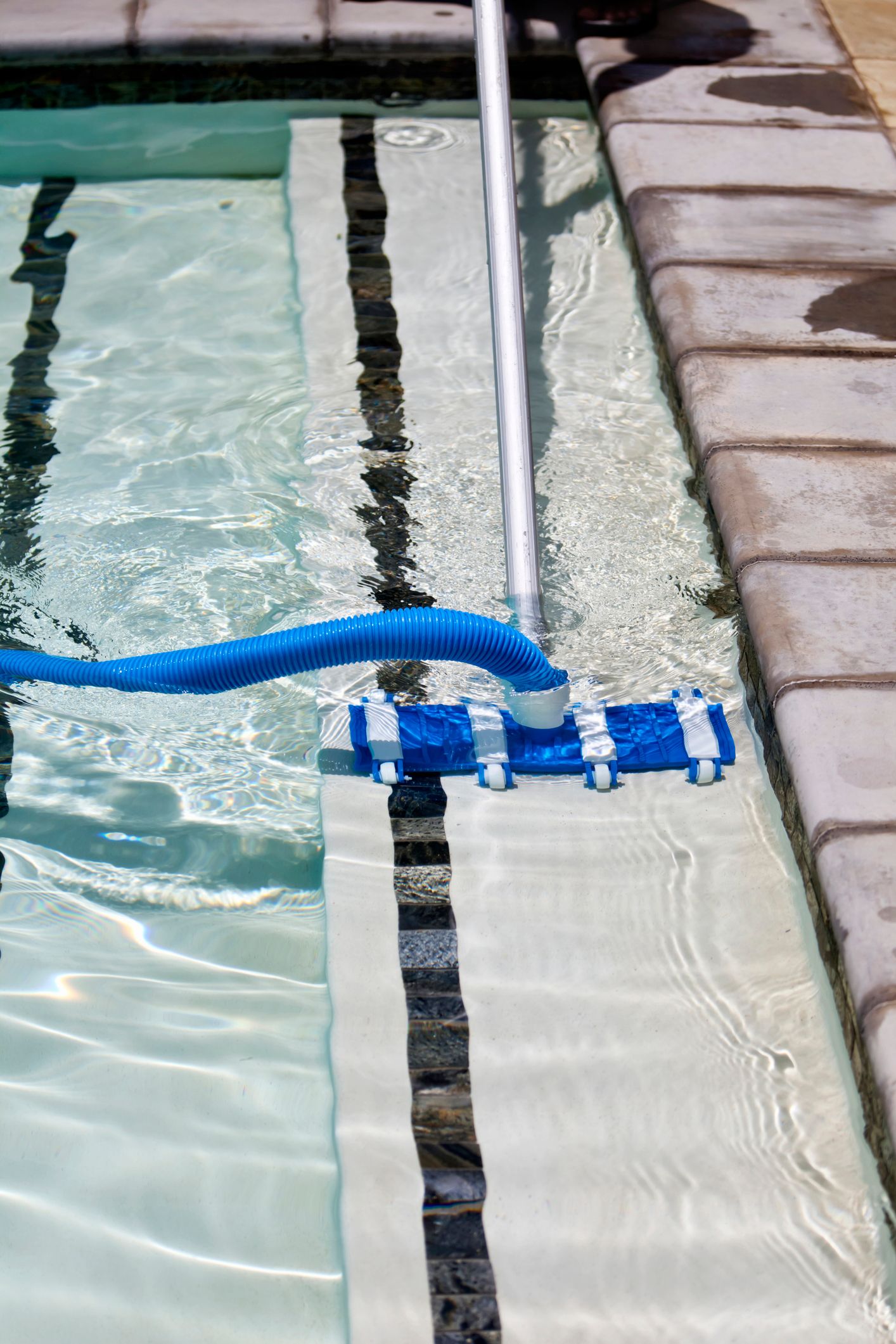 Savoir comprendre les différentes typologies de fonctionnement des  aspirateurs pour piscine