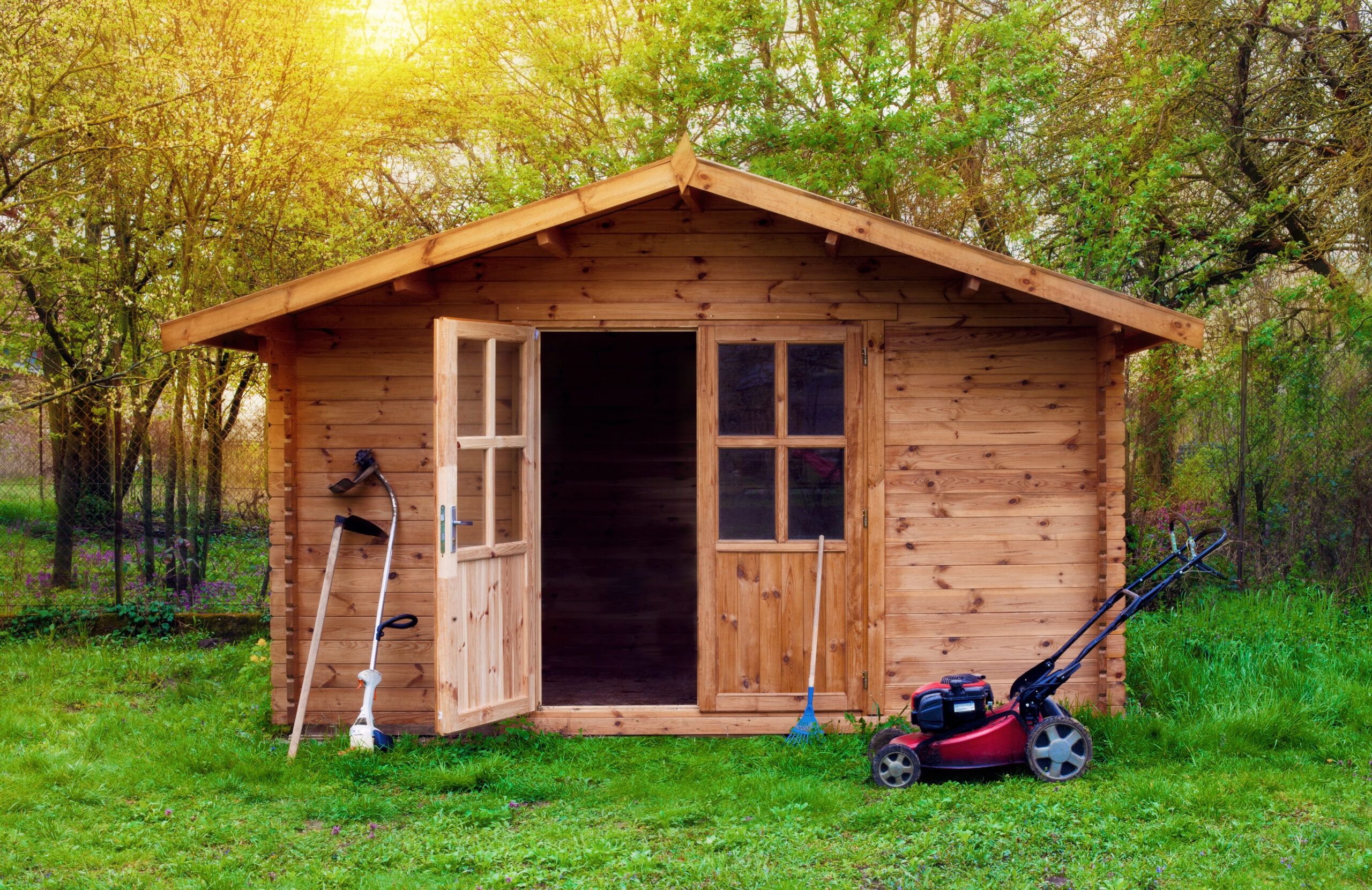 Nettoyer un abri de jardin en bois : les meilleurs conseil