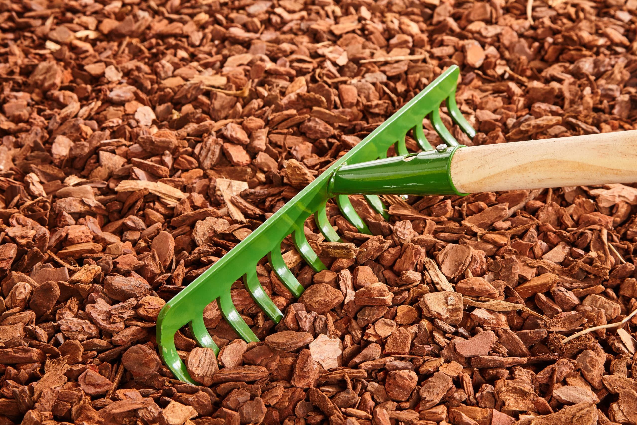 Nova Mulch - Cómo preparar el suelo para el acolchado de papel - El proceso  de preparar el suelo para aplicar el acolchado es muy similar a la  preparación del suelo para