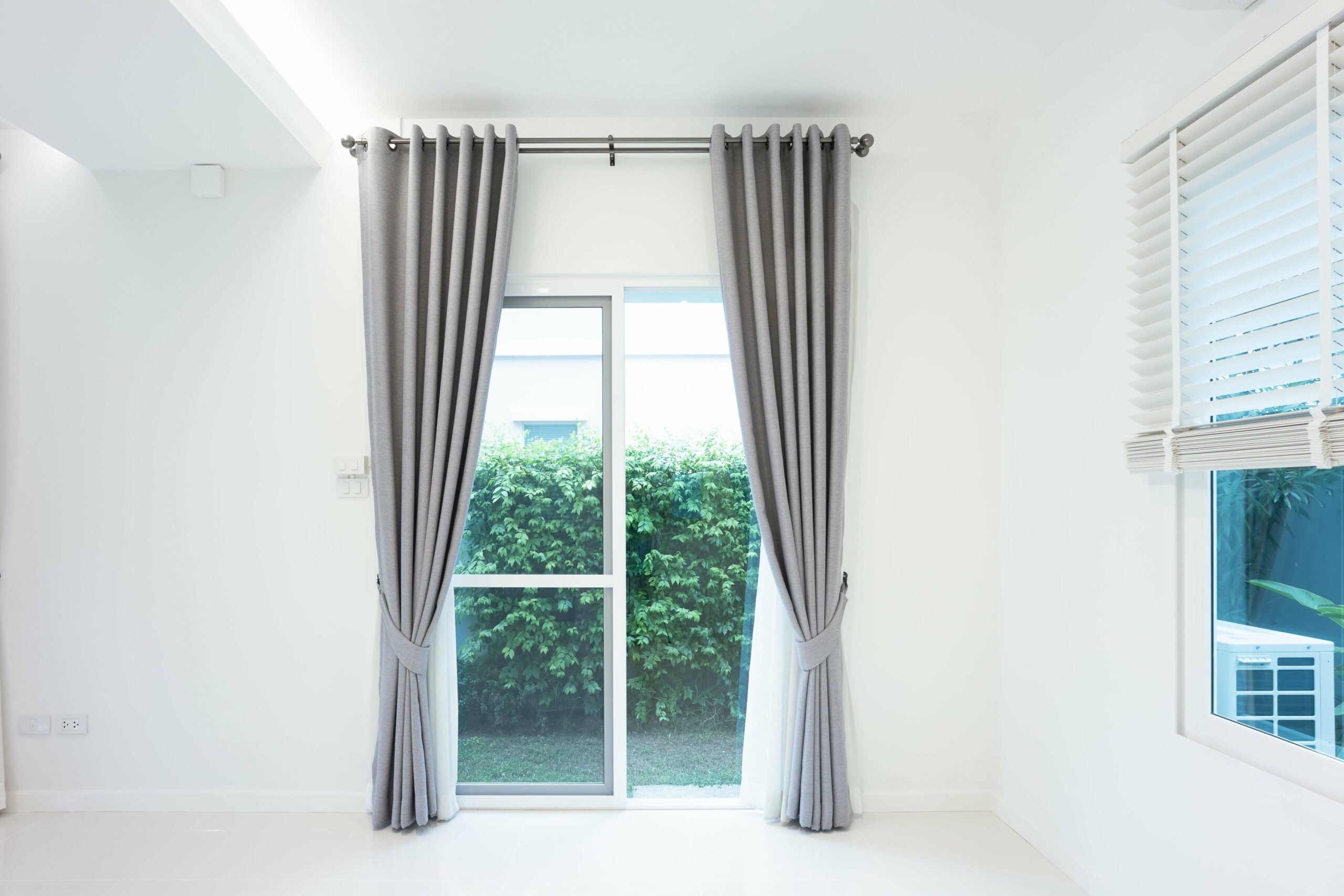 Rideaux isolants thermiques : Améliorez l'isolation de vos fenêtres