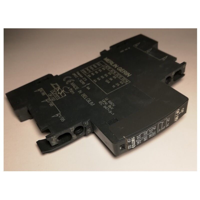 

Schneider Electric - Merlin Gerin 19073 contacto auxiliar + DE / SD 240V