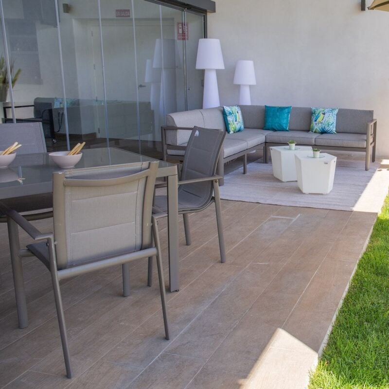 

Lolahome - Mesa de jardín de comedor de cristal y aluminio marrón de 75x90x90 cm