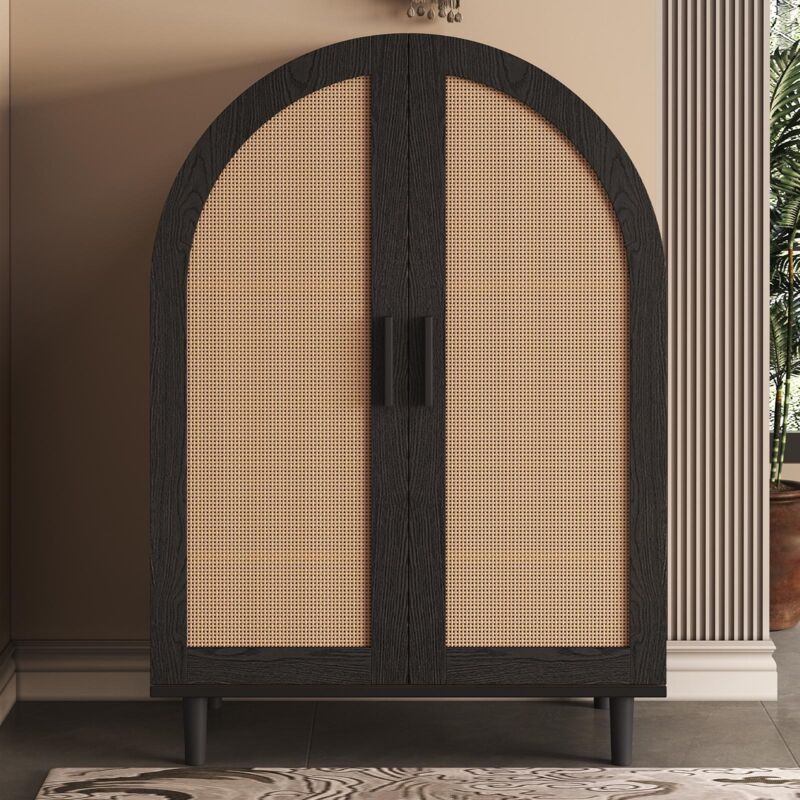 Meuble à chaussures 70x40x100 cm, forme ronde, avec portes en osier ajouré, trois étagères, poignées noires, buffet - Naturel