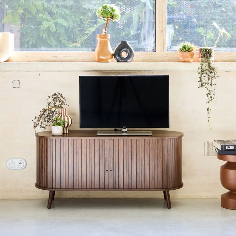 Sweeek - Meuble tv scandinave 2 portes coulissantes, 4 compartiments, effet bois rainuré noyer, L120 x 40 x 57 cm