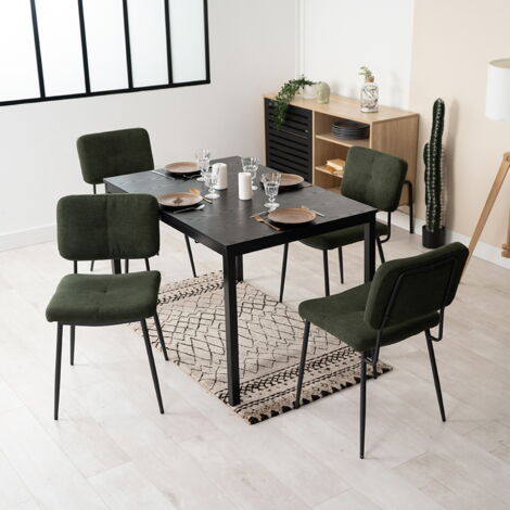 MEUBLES COSY Un ensemble de salle à manger et chaises cinq pièces, comprenant une table à manger extensible et quatre chaises de salle à manger en microfibre verte.